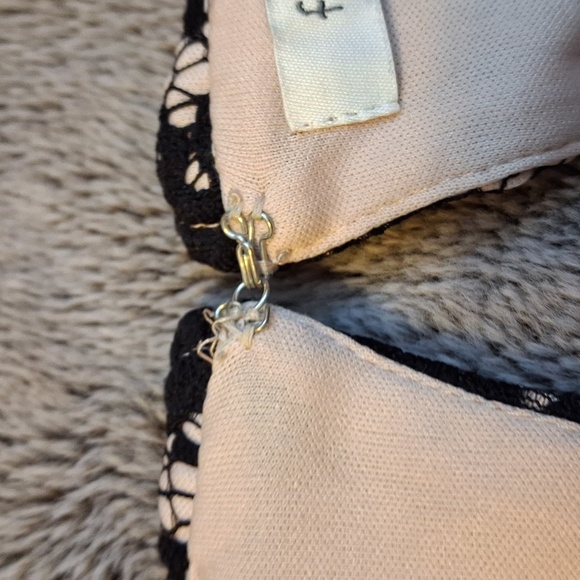 Lace Cold Shoulder Romper - Picture 8 of 9